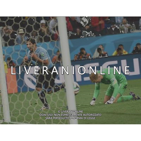 (140619) -- SAO PAULO, June 19, 2014 () -- Uruguay\'s Luis Suarez (L) celebrates for his second goal during a Group D match between Uruguay and England of 2014 FIFA World Cup at the Arena de Sao Paulo Stadium in Sao Paulo, Brazil, June 19, 2014.Uruguay won 2-1 over England on Thursday.(/Li Ga)(pcy) 2014 FIFA World Cup Brazil Group D match between Uruguay and England at Arena de Sao Paulo on June 19, 2014 in Sao Paulo, Brazil. ©photoshot/Agenzia Aldo Liverani sas - ITALY ONLY - EDITORIAL USE ONLY