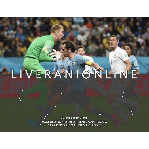(140619) -- SAO PAULO, June 19, 2014 () -- Uruguay\'s Diego Godin (front) fails to shoot as England\'s goalkeeper Joe Hart (L) grabs the ball during a Group D match between Uruguay and England of 2014 FIFA World Cup at the Arena de Sao Paulo Stadium in Sao Paulo, Brazil, June 19, 2014.Uruguay won 2-1 over England on Thursday.(/Li Ga)(pcy) 2014 FIFA World Cup Brazil Group D match between Uruguay and England at Arena de Sao Paulo on June 19, 2014 in Sao Paulo, Brazil. ©photoshot/Agenzia Aldo Liverani sas - ITALY ONLY - EDITORIAL USE ONLY