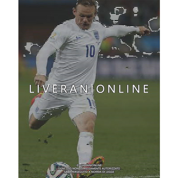 (140619) -- SAO PAULO, June 19, 2014 () -- England\'s Wayne Rooney shoots the ball during a Group D match between Uruguay and England of 2014 FIFA World Cup at the Arena de Sao Paulo Stadium in Sao Paulo, Brazil, June 19, 2014. Uruguay won 2-1 over England. (/Zhou Lei)(xzj) 2014 FIFA World Cup Brazil Group D match between Uruguay and England at Arena de Sao Paulo on June 19, 2014 in Sao Paulo, Brazil. ©photoshot/Agenzia Aldo Liverani sas - ITALY ONLY - EDITORIAL USE ONLY