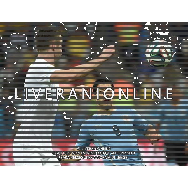 (140619) -- SAO PAULO, June 19, 2014 () -- England\'s Gary Cahill (L) vies with Uruguay\'s Luis Suarez during a Group D match between Uruguay and England of 2014 FIFA World Cup at the Arena de Sao Paulo Stadium in Sao Paulo, Brazil, June 19, 2014.(/Li Ga)(pcy) 2014 FIFA World Cup Brazil Group D match between Uruguay and England at Arena de Sao Paulo on June 19, 2014 in Sao Paulo, Brazil. ©photoshot/Agenzia Aldo Liverani sas - ITALY ONLY - EDITORIAL USE ONLY