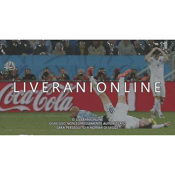 (140619) -- SAO PAULO, June 19, 2014 () -- England\'s Wayne Rooney (R, front) competes with Uruguay\'s Egidio Arevalo during a Group D match between Uruguay and England of 2014 FIFA World Cup at the Arena de Sao Paulo Stadium in Sao Paulo, Brazil, June 19, 2014.(/Zhou Lei)(xzj) 2014 FIFA World Cup Brazil Group D match between Uruguay and England at Arena de Sao Paulo on June 19, 2014 in Sao Paulo, Brazil. ©photoshot/Agenzia Aldo Liverani sas - ITALY ONLY - EDITORIAL USE ONLY