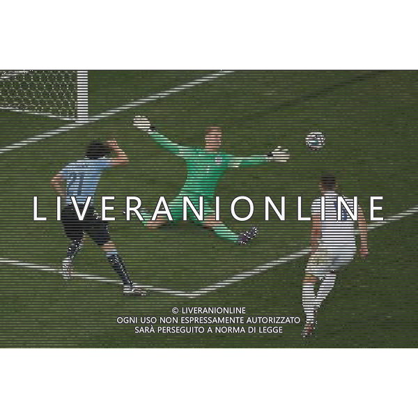 (140619) -- SAO PAULO, June 19, 2014 () -- Uruguay\'s Edinson Cavani shoots the ball during a Group D match between Uruguay and England of 2014 FIFA World Cup at the Arena de Sao Paulo Stadium in Sao Paulo, Brazil, June 19, 2014.(/Liao Yujie)(rh) 2014 FIFA World Cup Brazil Group D match between Uruguay and England at Arena de Sao Paulo on June 19, 2014 in Sao Paulo, Brazil. ©photoshot/Agenzia Aldo Liverani sas - ITALY ONLY - EDITORIAL USE ONLY