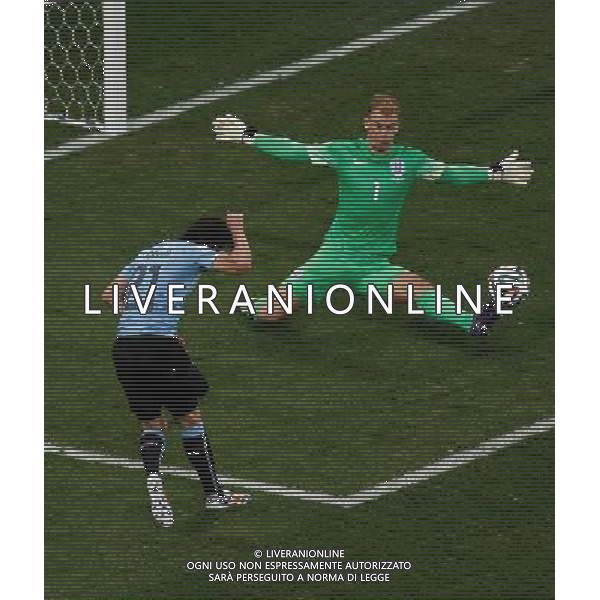 (140619) -- SAO PAULO, June 19, 2014 () -- Uruguay\'s Edinson Cavani shoots the ball during a Group D match between Uruguay and England of 2014 FIFA World Cup at the Arena de Sao Paulo Stadium in Sao Paulo, Brazil, June 19, 2014.(/Liao Yujie)(rh) 2014 FIFA World Cup Brazil Group D match between Uruguay and England at Arena de Sao Paulo on June 19, 2014 in Sao Paulo, Brazil. ©photoshot/Agenzia Aldo Liverani sas - ITALY ONLY - EDITORIAL USE ONLY