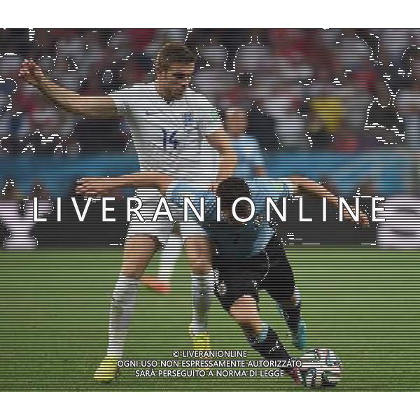 (140619) -- SAO PAULO, June 19, 2014 () -- England\'s Jordan Henderson (L) vies with Uruguay\'s Cristian Rodriguez during a Group D match between Uruguay and England of 2014 FIFA World Cup at the Arena de Sao Paulo Stadium in Sao Paulo, Brazil, June 19, 2014.(/Li Ga)(pcy) 2014 FIFA World Cup Brazil Group D match between Uruguay and England at Arena de Sao Paulo on June 19, 2014 in Sao Paulo, Brazil. ©photoshot/Agenzia Aldo Liverani sas - ITALY ONLY - EDITORIAL USE ONLY