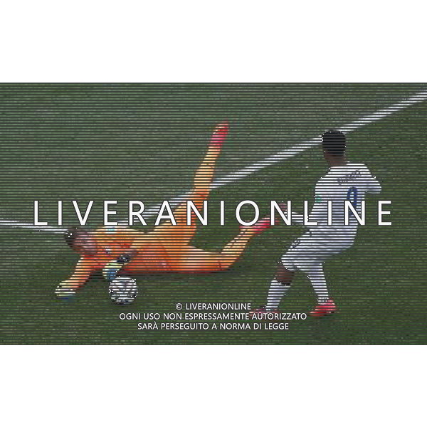 (140619) -- SAO PAULO, June 19, 2014 () -- Uruguay\'s goalkeeper Fernando Muslera vies with England\'s Daniel Sturridge during a Group D match between Uruguay and England of 2014 FIFA World Cup at the Arena de Sao Paulo Stadium in Sao Paulo, Brazil, June 19, 2014.(/Liao Yujie)(rh) 2014 FIFA World Cup Brazil Group D match between Uruguay and England at Arena de Sao Paulo on June 19, 2014 in Sao Paulo, Brazil. ©photoshot/Agenzia Aldo Liverani sas - ITALY ONLY - EDITORIAL USE ONLY