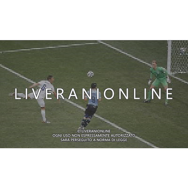 (140619) -- SAO PAULO, June 19, 2014 () -- Uruguay\'s Luis Suarez (C) scores a header during a Group D match between Uruguay and England of 2014 FIFA World Cup at the Arena de Sao Paulo Stadium in Sao Paulo, Brazil, June 19, 2014.(/Liao Yujie)(rh) 2014 FIFA World Cup Brazil Group D match between Uruguay and England at Arena de Sao Paulo on June 19, 2014 in Sao Paulo, Brazil. ©photoshot/Agenzia Aldo Liverani sas - ITALY ONLY - EDITORIAL USE ONLY