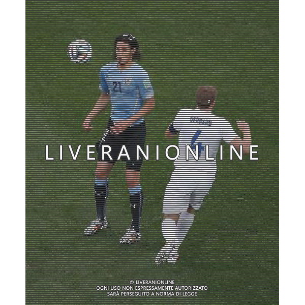 (140619) -- SAO PAULO, June 19, 2014 () -- Uruguay\'s Edinson Cavani vies with England\'s Steven Gerrard during a Group D match between Uruguay and England of 2014 FIFA World Cup at the Arena de Sao Paulo Stadium in Sao Paulo, Brazil, June 19, 2014.(/Liao Yujie)(rh) 2014 FIFA World Cup Brazil Group D match between Uruguay and England at Arena de Sao Paulo on June 19, 2014 in Sao Paulo, Brazil. ©photoshot/Agenzia Aldo Liverani sas - ITALY ONLY - EDITORIAL USE ONLY