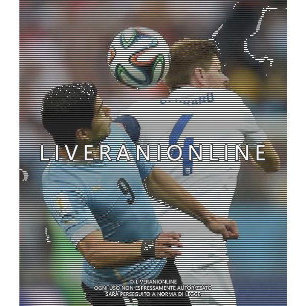 (140619) -- SAO PAULO, June 19, 2014 () -- Uruguay\'s Luis Suarez (L) vies with England\'s Steven Gerrard during a Group D match between Uruguay and England of 2014 FIFA World Cup at the Arena de Sao Paulo Stadium in Sao Paulo, Brazil, June 19, 2014.(/Li Ga)(pcy) 2014 FIFA World Cup Brazil Group D match between Uruguay and England at Arena de Sao Paulo on June 19, 2014 in Sao Paulo, Brazil. ©photoshot/Agenzia Aldo Liverani sas - ITALY ONLY - EDITORIAL USE ONLY