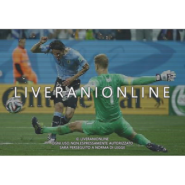 (140619) -- SAO PAULO, June 19, 2014 () -- Uruguay\'s Edinson Cavani shoots the ball during a Group D match between Uruguay and England of 2014 FIFA World Cup at the Arena de Sao Paulo Stadium in Sao Paulo, Brazil, June 19, 2014.(/Chen Jianli)(rh) 2014 FIFA World Cup Brazil Group D match between Uruguay and England at Arena de Sao Paulo on June 19, 2014 in Sao Paulo, Brazil. ©photoshot/Agenzia Aldo Liverani sas - ITALY ONLY - EDITORIAL USE ONLY