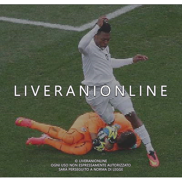 (140619) -- SAO PAULO, June 19, 2014 () -- Uruguay\'s goalkeeper Fernando Muslera vies with England\'s Daniel Sturridge during a Group D match between Uruguay and England of 2014 FIFA World Cup at the Arena de Sao Paulo Stadium in Sao Paulo, Brazil, June 19, 2014.(/Liao Yujie)(rh) 2014 FIFA World Cup Brazil Group D match between Uruguay and England at Arena de Sao Paulo on June 19, 2014 in Sao Paulo, Brazil. ©photoshot/Agenzia Aldo Liverani sas - ITALY ONLY - EDITORIAL USE ONLY