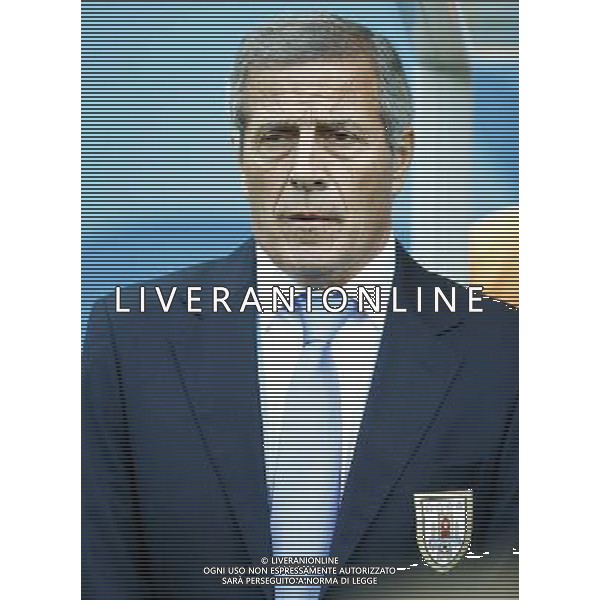 (140619) -- SAO PAULO, June 19, 2014 () -- Uruguay\'s coach Oscar Washington Tabarez is seen during a Group D match between Uruguay and England of 2014 FIFA World Cup at the Arena de Sao Paulo Stadium in Sao Paulo, Brazil, June 19, 2014.(/Chen Jianli)(pcy) 2014 FIFA World Cup Brazil Group D match between Uruguay and England at Arena de Sao Paulo on June 19, 2014 in Sao Paulo, Brazil. ©photoshot/Agenzia Aldo Liverani sas - ITALY ONLY - EDITORIAL USE ONLY