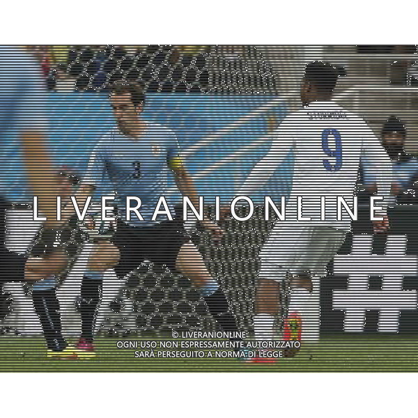 (140619) -- SAO PAULO, June 19, 2014 () -- Uruguay\'s Diego Godin touches the ball with his hand during a Group D match between Uruguay and England of 2014 FIFA World Cup at the Arena de Sao Paulo Stadium in Sao Paulo, Brazil, June 19, 2014.(/Zhou Lei)(rh) 2014 FIFA World Cup Brazil Group D match between Uruguay and England at Arena de Sao Paulo on June 19, 2014 in Sao Paulo, Brazil. ©photoshot/Agenzia Aldo Liverani sas - ITALY ONLY - EDITORIAL USE ONLY