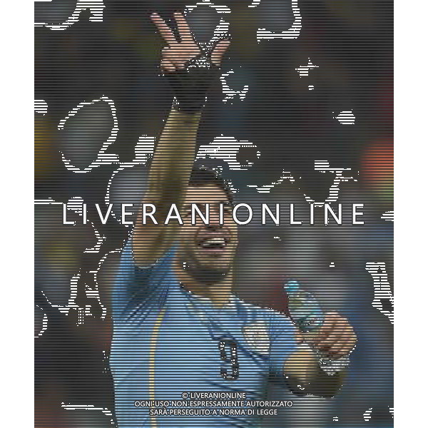 (140619) -- SAO PAULO, June 19, 2014 () -- Uruguay\'s Luis Suarez gestures to the audience after a Group D match between Uruguay and England of 2014 FIFA World Cup at the Arena de Sao Paulo Stadium in Sao Paulo, Brazil, June 19, 2014.Uruguay won 2-1 over England on Thursday.(/Li Ga)(pcy) ©photoshot/Agenzia Aldo Liverani sas - ITALY ONLY - EDITORIAL USE ONLY