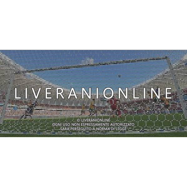 (140618) -- PORTO ALEGRE, June 18, 2014 () -- Players are seen through the net during a Group B match between Australia and Netherlands of 2014 FIFA World Cup at the Estadio Beira-Rio Stadium in Porto Alegre, Brazil, June 18, 2014.Netherlands won 3-2 over Australia on Wednesday.(/Li Ga)(pcy) ©photoshot/Agenzia Aldo Liverani sas - ITALY ONLY - EDITORIAL USE ONLY