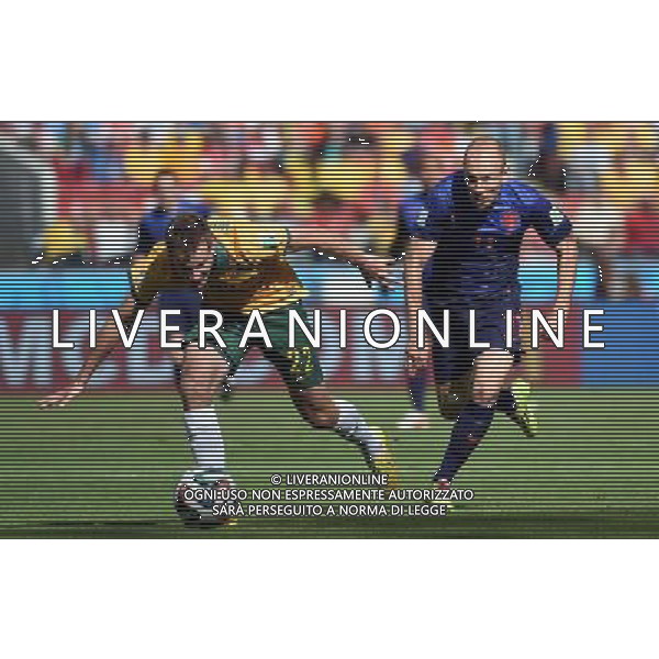 (140618) -- PORTO ALEGRE, June 18, 2014 () -- Australia\'s Alex Wilkinson (L) vies with Netherlands\'s Arjen Robben during a Group B match between Australia and Netherlands of 2014 FIFA World Cup at the Estadio Beira-Rio Stadium in Porto Alegre, Brazil, June 18, 2014.Netherlands won 3-2 over Australia on Wednesday.(/Li Ga)(pcy) ©photoshot/Agenzia Aldo Liverani sas - ITALY ONLY - EDITORIAL USE ONLY