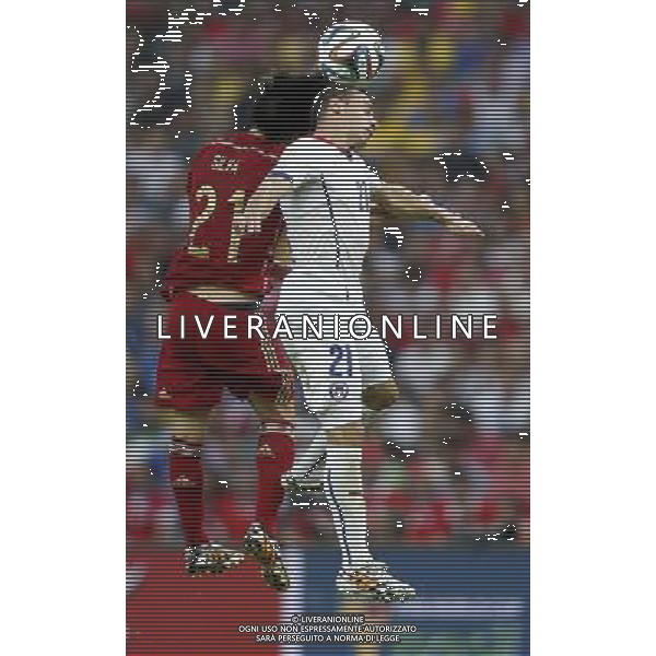 (140618) -- RIO DE JANEIRO, June 18, 2014 () -- Spain\'s David Silva competes for a header with Chile\'s Marcelo Diaz during a Group B match between Spain and Chile of 2014 FIFA World Cup at the Estadio do Maracana Stadium in Rio de Janeiro, Brazil, June 18, 2014.(/Wang Lili)(rh) ©photoshot/Agenzia Aldo Liverani sas - ITALY ONLY - EDITORIAL USE ONLY