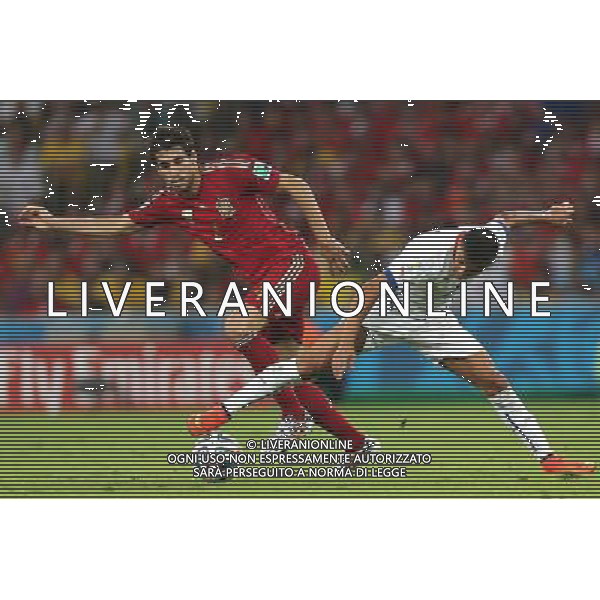 (140618) -- RIO DE JANEIRO, June 18, 2014 () -- Spain\'s Javi Martinez (L) competes with Chile\'s Alexis Sanchez during a Group B match between Spain and Chile of 2014 FIFA World Cup at the Estadio do Maracana Stadium in Rio de Janeiro, Brazil, June 18, 2014. Chile won 2-0 over Spain on Wednesday. (/Xu Zijian)(pcy) ©photoshot/Agenzia Aldo Liverani sas - ITALY ONLY - EDITORIAL USE ONLY
