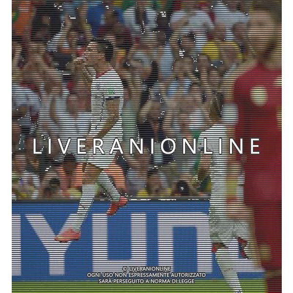 (140618) -- RIO DE JANEIRO, June 18, 2014 () -- Chile\'s Charles Aranguiz celebrates a goal during a Group B match between Spain and Chile of 2014 FIFA World Cup at the Estadio do Maracana Stadium in Rio de Janeiro, Brazil, June 18, 2014.Chile won 2-0 over Spain on Wednesday. (/Wang Yuguo)(rh) ©photoshot/Agenzia Aldo Liverani sas - ITALY ONLY - EDITORIAL USE ONLY