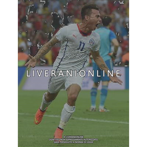 (140618) -- RIO DE JANEIRO, June 18, 2014 () -- Chile\'s Eduardo Vargas celebrates his goal during a Group B match between Spain and Chile of 2014 FIFA World Cup at the Estadio do Maracana Stadium in Rio de Janeiro, Brazil, June 18, 2014.Chile won 2-0 over Spain on Wednesday. (/Wang Yuguo)(rh) ©photoshot/Agenzia Aldo Liverani sas - ITALY ONLY - EDITORIAL USE ONLY