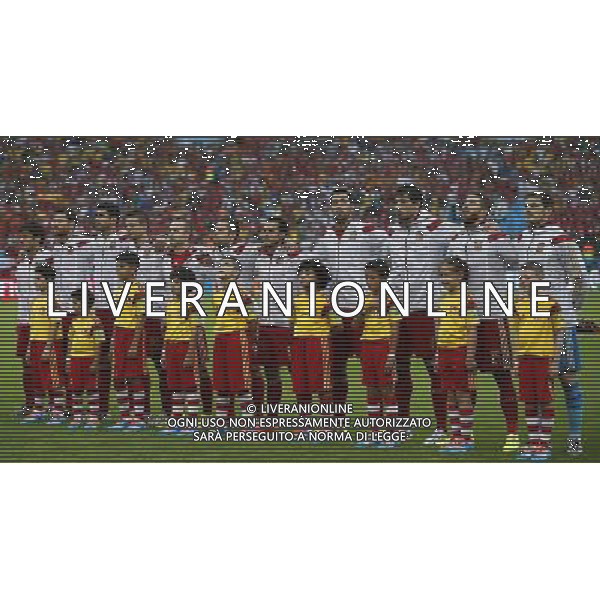 (140618) -- RIO DE JANEIRO, June 18, 2014 () -- Spain\'s national team players sing Spain\'s national anthem before a Group B match between Spain and Chile of 2014 FIFA World Cup at the Estadio do Maracana Stadium in Rio de Janeiro, Brazil, June 18, 2014. Chile won 2-0 over Spain on Wednesday.(/Wang Lili)(pcy) ©photoshot/Agenzia Aldo Liverani sas - ITALY ONLY - EDITORIAL USE ONLY