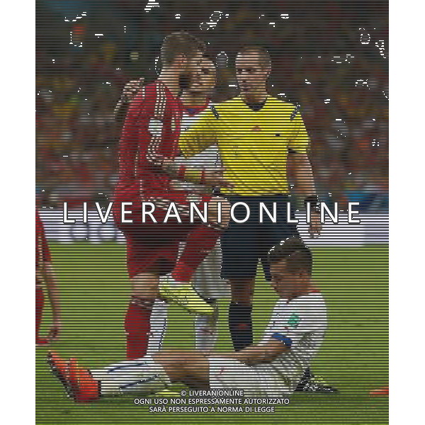 (140618) -- RIO DE JANEIRO, June 18, 2014 () -- Spain\'s Sergio Ramos (L) argues with referee Mark W. Geuiger from U.S. during a Group B match between Spain and Chile of 2014 FIFA World Cup at the Estadio do Maracana Stadium in Rio de Janeiro, Brazil, June 18, 2014. Chile won 2-0 over Spain on Wednesday.(/Wang Lili)(pcy) ©photoshot/Agenzia Aldo Liverani sas - ITALY ONLY - EDITORIAL USE ONLY