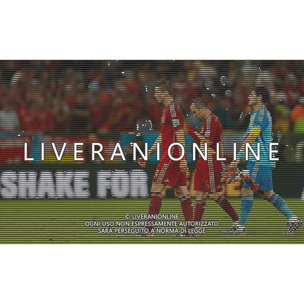(140618) -- RIO DE JANEIRO, June 18, 2014 () -- Spain\'s goalkeeper Iker Casillas (R) leaves the field after a Group B match between Spain and Chile of 2014 FIFA World Cup at the Estadio do Maracana Stadium in Rio de Janeiro, Brazil, June 18, 2014. Chile won 2-0 over Spain on Wednesday.(/Wang Lili)(pcy) ©photoshot/Agenzia Aldo Liverani sas - ITALY ONLY - EDITORIAL USE ONLY