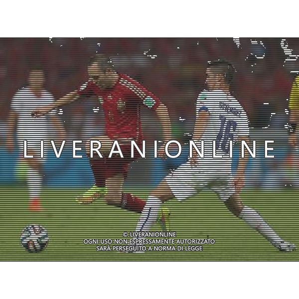 (140618) -- RIO DE JANEIRO, June 18, 2014 () -- Spain\'s Andres Iniesta (L) vies with Chile\'s Felipe Gutierrez during a Group B match between Spain and Chile of 2014 FIFA World Cup at the Estadio do Maracana Stadium in Rio de Janeiro, Brazil, June 18, 2014. Chile won 2-0 over Spain on Wednesday.(/Xu Zijian)(pcy) ©photoshot/Agenzia Aldo Liverani sas - ITALY ONLY - EDITORIAL USE ONLY