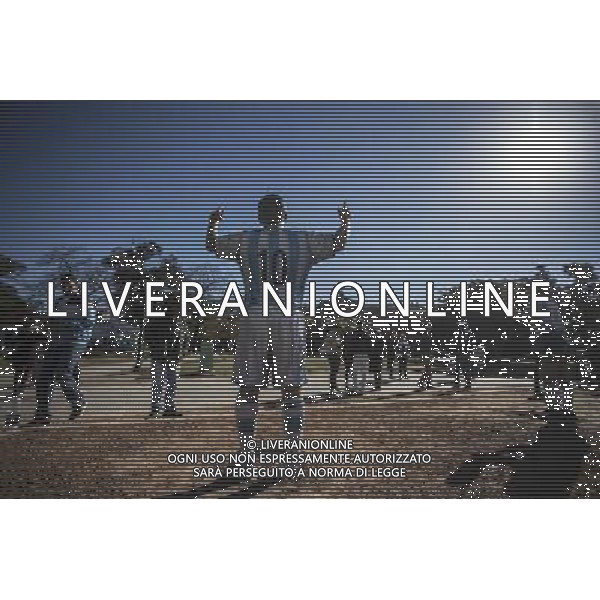 (140619) -- BUENOS AIRES, June 19, 2014 () -- Turists watch the sculptures of former Argentinean players Diego Maradona (R), and player Lionel Messi (L) of Argentina\'s national soccer team, in the Intendant Alvear Square in Buenos Aires, capital of Argentina, on June 19, 2014. The sculptures of former Argentinean players Diego Maradona, Gabriel Batistuta and current player Lionel Messi, of Argentina\'s national soccer team, created by Argentine artist Fernando Pugliese, are exhibited in the sidelines of the 2014 FIFA World Cup Brazil. (/Martin Zabala) (rh) ©photoshot/Agenzia Aldo Liverani sas - ITALY ONLY - EDITORIAL USE ONLY - La scultura dei giocatori argentini Diego Maradona, Gabriel Batistuta e Lionel Messi della squadra nazionale di calcio argentina, realizzata dall\'artista argentino Fernando Pugliese, esposti all\' Alvear piazza Intendente a Buenos Aires, Argentina, 19 GIUGNO 2014.