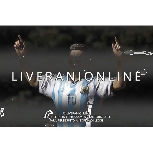 (140619) -- BUENOS AIRES, June 19, 2014 () -- The sculpture of player Lionel Messi is shown in the Intendant Alvear Square in Buenos Aires, capital of Argentina, on June 19, 2014. The sculptures of former Argentinean players Diego Maradona, Gabriel Batistuta and current player Lionel Messi, of Argentina\'s national soccer team, created by Argentine artist Fernando Pugliese, are exhibited in the sidelines of the 2014 FIFA World Cup Brazil. (/Martin Zabala) (rh) ©photoshot/Agenzia Aldo Liverani sas - ITALY ONLY - EDITORIAL USE ONLY - La scultura dei giocatori argentini Diego Maradona, Gabriel Batistuta e Lionel Messi della squadra nazionale di calcio argentina, realizzata dall\'artista argentino Fernando Pugliese, esposti all\' Alvear piazza Intendente a Buenos Aires, Argentina, 19 GIUGNO 2014.