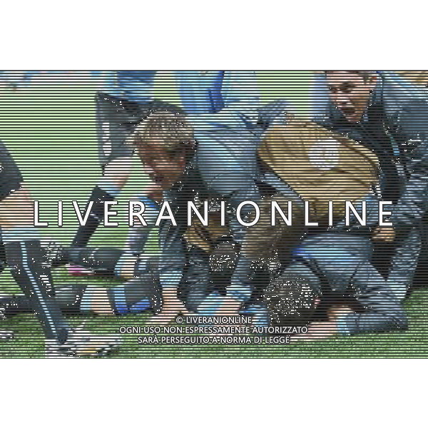 (140619) -- SAO PAULO, June 19, 2014 () -- Uruguay\'s players celebrate for the victory after a Group D match between Uruguay and England of 2014 FIFA World Cup at the Arena de Sao Paulo Stadium in Sao Paulo, Brazil, June 19, 2014.Uruguay won 2-1 over England on Thursday.(/Li Ga)(pcy) 2014 FIFA World Cup Brazil Group D match between Uruguay and England at Arena de Sao Paulo on June 19, 2014 in Sao Paulo, Brazil. ©photoshot/Agenzia Aldo Liverani sas - ITALY ONLY - EDITORIAL USE ONLY - URUGUAY vs Inghilterra partita del Gruppo D Coppa del mondo FIFA 2014 allo Stadio Arena di Sao Paulo, in Brasile, il 19 giugno 2014.Uruguay ha vinto 2-1