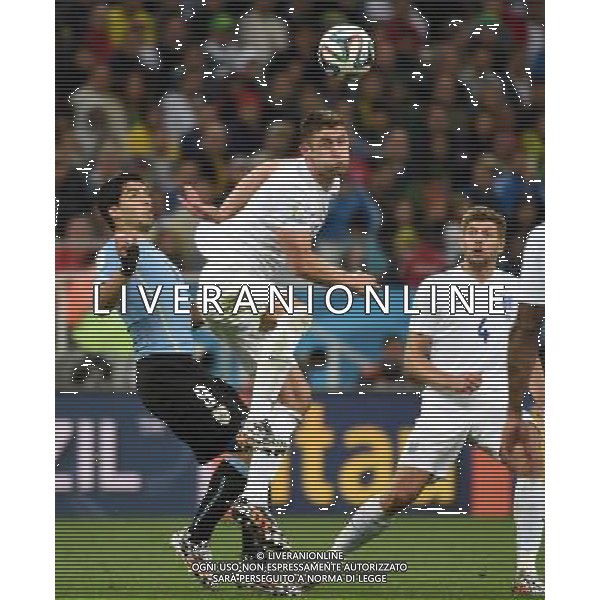 (140619) -- SAO PAULO, June 19, 2014 () -- England\'s Gary Cahill (C) competes for a header during a Group D match between Uruguay and England of 2014 FIFA World Cup at the Arena de Sao Paulo Stadium in Sao Paulo, Brazil, June 19, 2014.Uruguay won 2-1 over England on Thursday.(/Li Ga)(pcy) ©photoshot/Agenzia Aldo Liverani sas - ITALY ONLY - EDITORIAL USE ONLY - URUGUAY vs Inghilterra partita del Gruppo D Coppa del mondo FIFA 2014 allo Stadio Arena di Sao Paulo, in Brasile, il 19 giugno 2014.Uruguay ha vinto 2-1