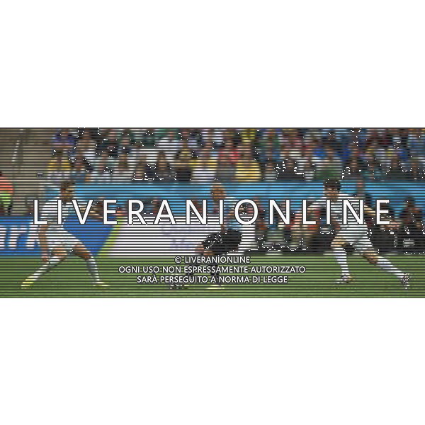 (140619) -- SAO PAULO, June 19, 2014 () -- Uruguay\'s Egidio Arevalo Rios (C) passes the ball during a Group D match between Uruguay and England of 2014 FIFA World Cup at the Arena de Sao Paulo Stadium in Sao Paulo, Brazil, June 19, 2014.Uruguay won 2-1 over England on Thursday.(/Li Ga)(pcy) ©photoshot/Agenzia Aldo Liverani sas - ITALY ONLY - EDITORIAL USE ONLY - URUGUAY vs Inghilterra partita del Gruppo D Coppa del mondo FIFA 2014 allo Stadio Arena di Sao Paulo, in Brasile, il 19 giugno 2014.Uruguay ha vinto 2-1