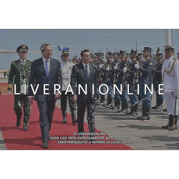 (140619) -- ATHENS, June 19, 2014 () -- Chinese Premier Li Keqiang (R front) and Greek Prime Minister Antonis Samaras (L front) review the guard of honor at a welcoming ceremony in Athens, Greece, June 19, 2014. Li arrived here Thursday for an official visit, his first trip to Greece since taking office in 2013. (/Li Tao) (wjq) ©photoshot/Agenzia Aldo Liverani sas - ITALY ONLY - EDITORIAL USE ONLY - Il premier cinese Li Keqiang con il Primo Ministro greco Antonis Samaras ad Atene, in Grecia, 19 Giugno 2014
