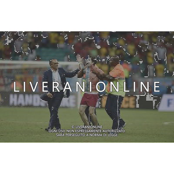 (140620) -- SALVADOR, June 20, 2014 () -- A France\'s fan is forced to leave the field during a Group E match between Switzerland and France of 2014 FIFA World Cup at the Arena Fonte Nova Stadium in Salvador, Brazil, on June 20, 2014.(/Yang Lei)(rh) AG ALDO LIVERANI SAS ONLY ITALY