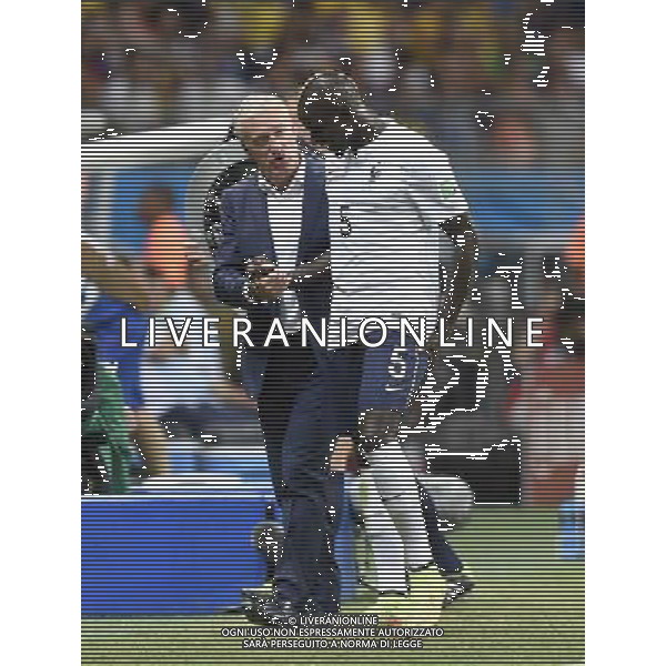 (140620) -- SALVADOR, June 20, 2014 () -- France\'s Mamadou Sakho (R) talks with head coach Didier Deschamps during a Group E match between Switzerland and France of 2014 FIFA World Cup at the Arena Fonte Nova Stadium in Salvador, Brazil, on June 20, 2014.(/Yang Lei)(rh) AG ALDO LIVERANI SAS ONLY ITALY