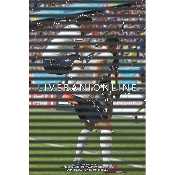 (140620) -- SALVADOR, June 20, 2014 () -- France\'s Mathieu Valbuena (L) celebrates for his goal with Olivier Giroud during a Group E match between Switzerland and France of 2014 FIFA World Cup at the Arena Fonte Nova Stadium in Salvador, Brazil, on June 20, 2014.(/Cao Can)(pcy) AG ALDO LIVERANI SAS ONLY ITALY