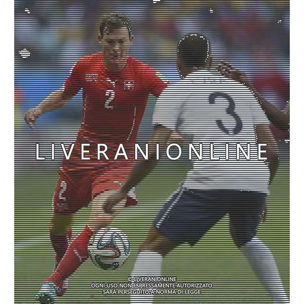 (140620) -- SALVADOR, June 20, 2014 () -- Switzerland\'s Stephan Lichtsteiner (L) vies with France\'s Patrice Evra during a Group E match between Switzerland and France of 2014 FIFA World Cup at the Arena Fonte Nova Stadium in Salvador, Brazil, on June 20, 2014.(/Yang Lei)(rh) AG ALDO LIVERANI SAS ONLY ITALY