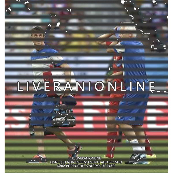 (140620) -- SALVADOR, June 20, 2014 () -- Switzerland\'s Steve von Bergen (C) leaves the field during a Group E match between Switzerland and France of 2014 FIFA World Cup at the Arena Fonte Nova Stadium in Salvador, Brazil, on June 20, 2014.(/Yang Lei)(rh) AG ALDO LIVERANI SAS ONLY ITALY