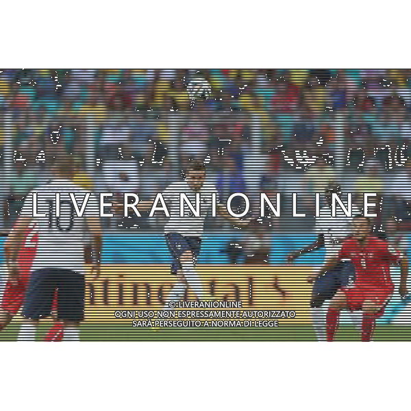 (140620) -- SALVADOR, June 20, 2014 () -- France\'s Yohan Cabaye (C) heads the ball during a Group E match between Switzerland and France of 2014 FIFA World Cup at the Arena Fonte Nova Stadium in Salvador, Brazil, on June 20, 2014.(/Cao Can)(pcy) AG ALDO LIVERANI SAS ONLY ITALY