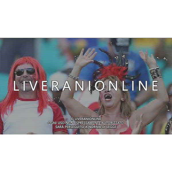 (140620) -- SALVADOR, June 20, 2014 () -- Switzerland\'s fans pose before a Group E match between Switzerland and France of 2014 FIFA World Cup at the Arena Fonte Nova Stadium in Salvador, Brazil, on June 20, 2014.(/Cao Can)(rh) AG ALDO LIVERANI SAS ONLY ITALY