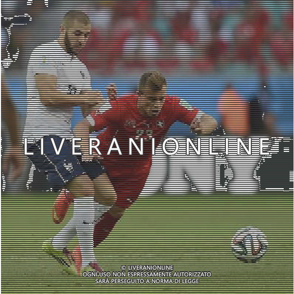 (140620) -- SALVADOR, June 20, 2014 () -- Switzerland\'s Xherdan Shaqiri (R) vies with France\'s Karim Benzema during a Group E match between Switzerland and France of 2014 FIFA World Cup at the Arena Fonte Nova Stadium in Salvador, Brazil, on June 20, 2014.(/Yang Lei)(rh) AG ALDO LIVERANI SAS ONLY ITALY