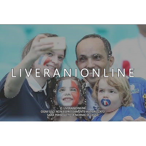(140620) -- SALVADOR, June 20, 2014 () -- France\'s fans take photo before a Group E match between Switzerland and France of 2014 FIFA World Cup at the Arena Fonte Nova Stadium in Salvador, Brazil, on June 20, 2014.(/Cao Can)(rh) AG ALDO LIVERANI SAS ONLY ITALY
