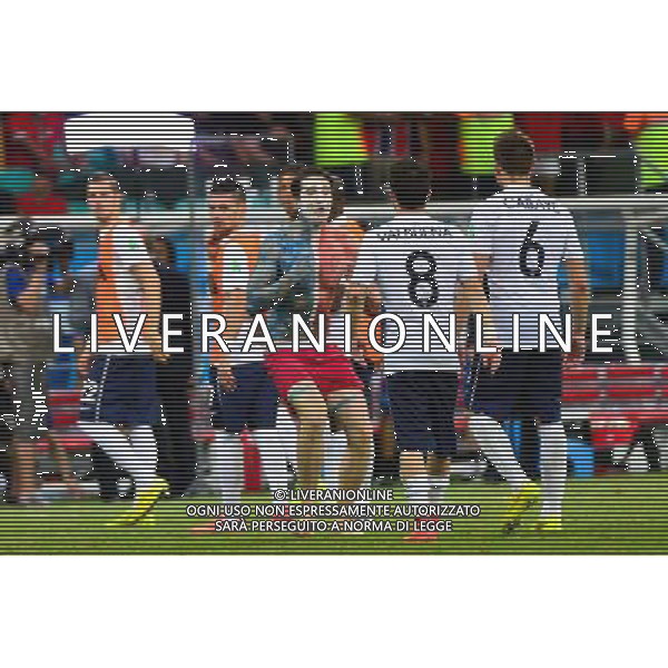 Intrus sur le terrain - 20.06.2014 - Suisse / France - Coupe du Monde 2014 - Photo : Dave Winter / Icon Sport /AGENZIA ALDO LIVERANI SAS - ITALY ONLY - Svizzera Vs Francia partita del Gruppo E Coppa del Mondo FIFA 2014 presso l\'Arena Stadio Fonte Nova di Salvador, in Brasile, il 20 giugno 2014