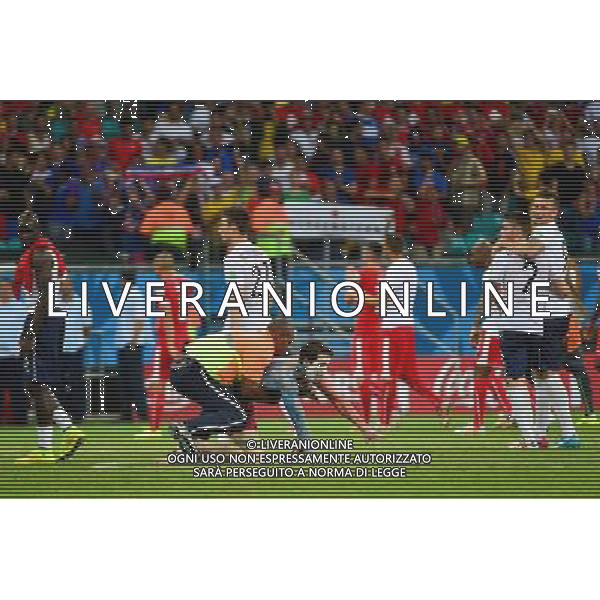 Intrus sur le terrain - 20.06.2014 - Suisse / France - Coupe du Monde 2014 - Photo : Dave Winter / Icon Sport /AGENZIA ALDO LIVERANI SAS - ITALY ONLY - Svizzera Vs Francia partita del Gruppo E Coppa del Mondo FIFA 2014 presso l\'Arena Stadio Fonte Nova di Salvador, in Brasile, il 20 giugno 2014