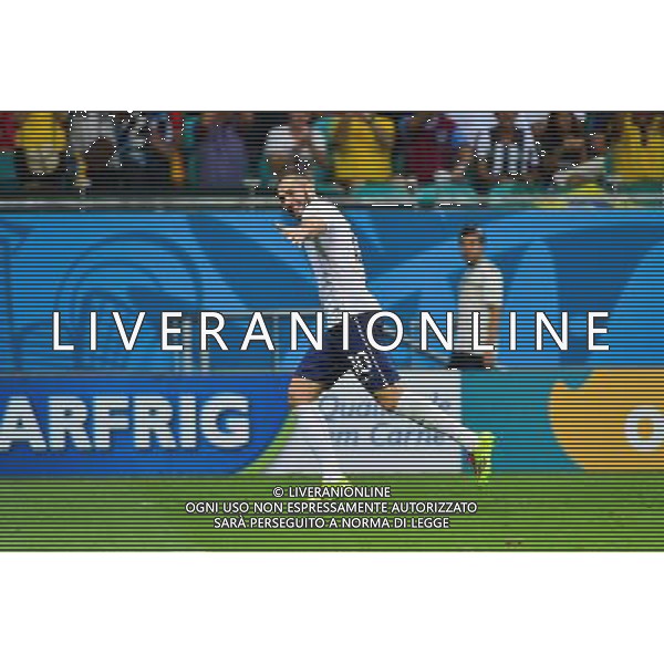 Joie France - Karim BENZEMA - 20.06.2014 - Suisse / France - Coupe du Monde 2014 - Photo : Dave Winter / Icon Sport /AGENZIA ALDO LIVERANI SAS - ITALY ONLY - Svizzera Vs Francia partita del Gruppo E Coppa del Mondo FIFA 2014 presso l\'Arena Stadio Fonte Nova di Salvador, in Brasile, il 20 giugno 2014