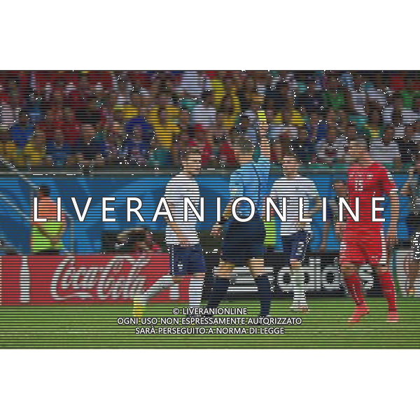Carton Jaune Yohan CABAYE - 20.06.2014 - Suisse / France - Coupe du Monde 2014 - Photo : Dave Winter / Icon Sport /AGENZIA ALDO LIVERANI SAS - ITALY ONLY - Svizzera Vs Francia partita del Gruppo E Coppa del Mondo FIFA 2014 presso l\'Arena Stadio Fonte Nova di Salvador, in Brasile, il 20 giugno 2014