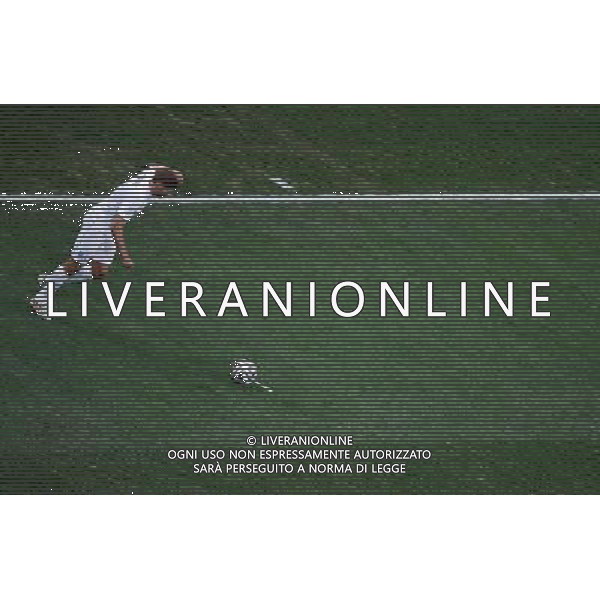 (140619) -- SAO PAULO, June 19, 2014 () -- England\'s Steven Gerrard shoots a free kick during a Group D match between Uruguay and England of 2014 FIFA World Cup at the Arena de Sao Paulo Stadium in Sao Paulo, Brazil, June 19, 2014.Uruguay won 2-1 over England on Thursday.(/Liao Yujie)(pcy) AG ALDO LIVERANI SAS ONLY ITALY