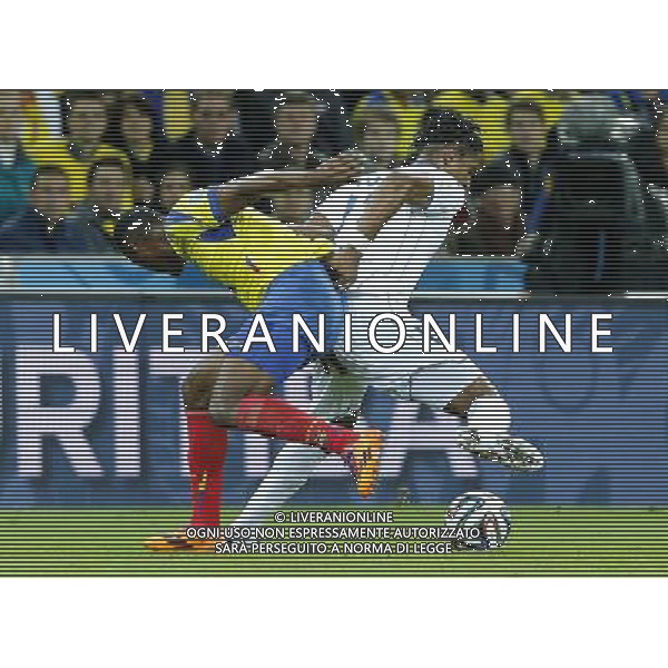 (140620) -- CURITIBA, June 20, 2014 () -- Oswaldo Minda (R) of Ecuador vies with Carlo Costly of Honduras during a Group E match between Honduras and Ecuador of 2014 FIFA World Cup at the Arena da Baixada Stadium in Curitiba, Brazil, June 20, 2014. Ecuador beat Honduras 2-1. (/Zhou Lei)(zc) AG ALDO LIVERANI SAS ONLY ITALY