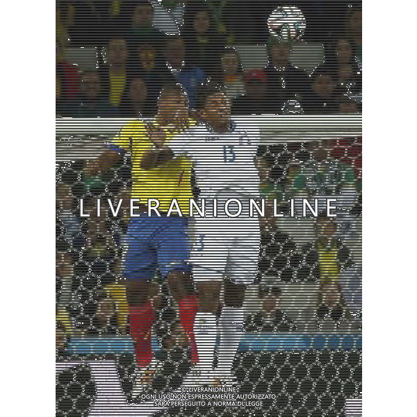 (140620) -- CURITIBA, June 20, 2014 () -- Jorge Guagua (L) of Ecuador fights for the header with Carlo Costly of Honduras during a Group E match between Honduras and Ecuador of 2014 FIFA World Cup at the Arena da Baixada Stadium in Curitiba, Brazil, June 20, 2014. Ecuador beat Honduras 2-1. (/Liao Yujie)(zc) AG ALDO LIVERANI SAS ONLY ITALY