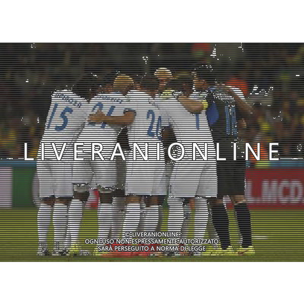 (140620) -- CURITIBA, June 20, 2014 () -- Players of Honduras cheer for each other ahead of a Group E match between Honduras and Ecuador of 2014 FIFA World Cup at the Arena da Baixada Stadium in Curitiba, Brazil, June 20, 2014. Honduras lost the match 1-2. (/Liao Yujie)(zc) AG ALDO LIVERANI SAS ONLY ITALY